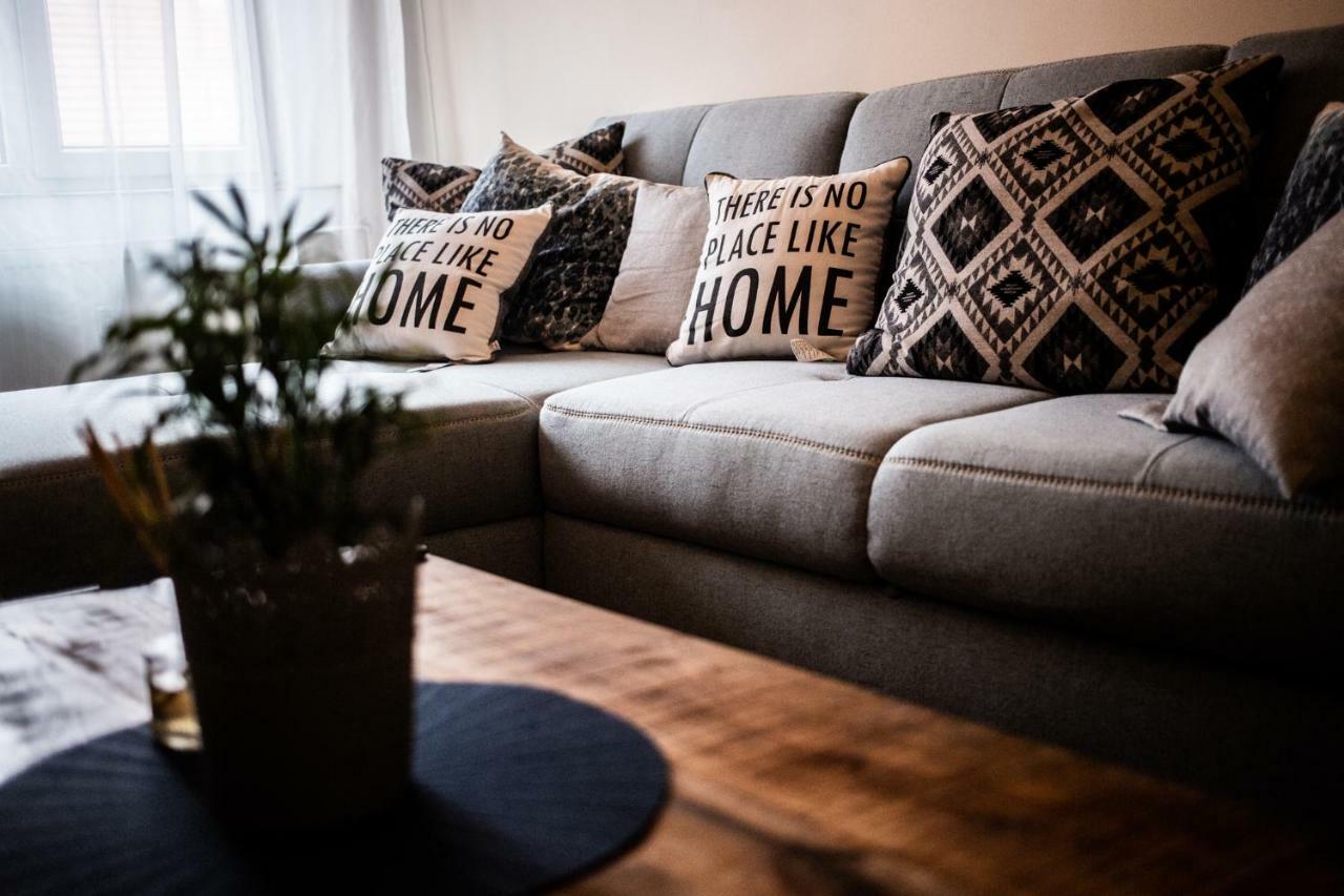 Art Downtown Alecsandri St Luxury Apartment Nagyvárad Kültér fotó